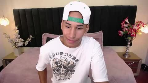 Snapshot of soft_attraction chatting on 10/24/25, 07:43 Cam and Amy online show from 10/24/25, 07:43