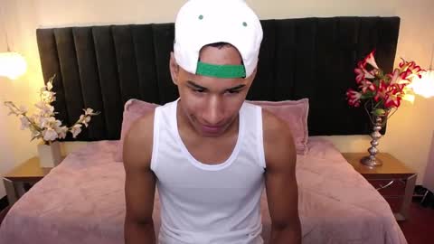 Snapshot of soft_attraction chatting on 10/25/25, 08:14 Cam and Amy online show from 10/25/25, 08:14