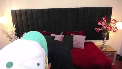 Snapshot of soft_attraction chatting on 10/27/25, 08:24 Cam and Amy online show from 10/27/25, 08:24