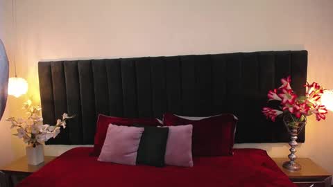 Snapshot of soft_attraction chatting on 11/06/25, 08:10 Cam and Amy online show from 11/06/25, 08:10