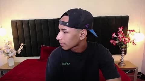 Snapshot of soft_attraction chatting on 11/14/25, 08:07 Cam and Amy online show from 11/14/25, 08:07