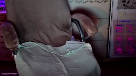 Snapshot of soft_body chatting on 12/16/24, 01:00 Hi Im Sofia online show from 12/16/24, 01:00