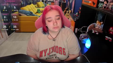Snapshot of softie_sofy chatting on 12/17/24, 05:18 Sofie online show from 12/17/24, 05:18