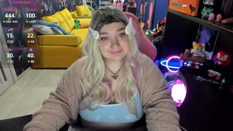 Snapshot of softie_sofy chatting on 12/20/24, 02:08 Sofie online show from 12/20/24, 02:08