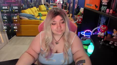 Snapshot of softie_sofy chatting on 12/22/24, 06:17 Sofie online show from 12/22/24, 06:17