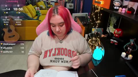 Snapshot of softie_sofy chatting on 01/23/25, 05:45 Sofie online show from 01/23/25, 05:45