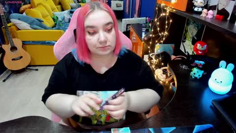 Snapshot of softie_sofy chatting on 02/06/25, 02:33 Sofie online show from 02/06/25, 02:33