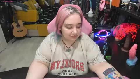 Snapshot of softie_sofy chatting on 09/10/25, 01:49 Sofie online show from 09/10/25, 01:49