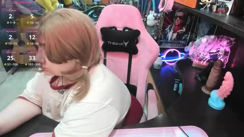 Snapshot of softie_sofy chatting on 09/27/25, 02:38 Sofie online show from 09/27/25, 02:38