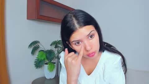 Snapshot of softlyy_bold chatting on 09/21/25, 06:59 Alice online show from 09/21/25, 06:59