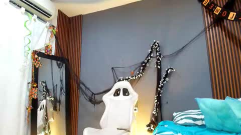 sofy west online show from 10/29/25, 03:31