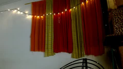 Snapshot of soka_lovers_04_ chatting on 12/17/24, 12:01 Sofia online show from 12/17/24, 12:01