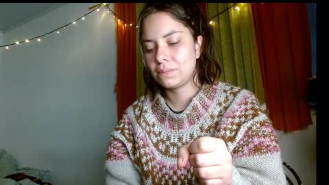 Snapshot of soka_lovers_04_ chatting on 01/10/25, 10:39 Sofia online show from 01/10/25, 10:39