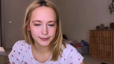 sola_bloom online show from 11/18/25, 07:51