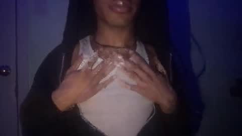 Snapshot of solaceeve chatting on 12/08/24, 04:04 SolaceEve online show from 12/08/24, 04:04