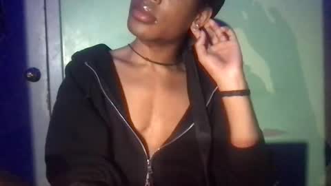 Snapshot of solaceeve chatting on 02/17/25, 12:32 SolaceEve online show from 02/17/25, 12:32