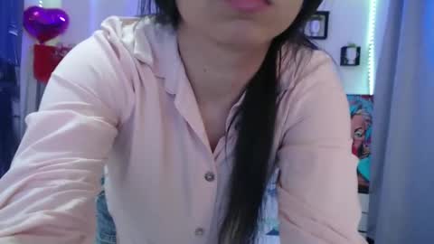 Snapshot of solangel00 chatting on 10/27/25, 02:32 Sol Angel online show from 10/27/25, 02:32
