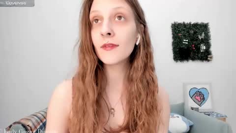 Snapshot of solaralice chatting on 02/09/25, 05:22 SolarAlice online show from 02/09/25, 05:22
