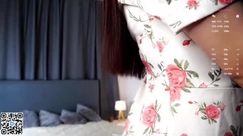 Snapshot of solaundree chatting on 11/06/25, 12:11 Ela online show from 11/06/25, 12:11