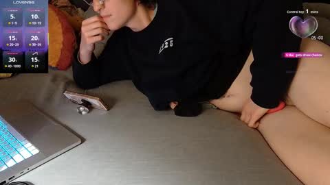 Snapshot of solaya_papaya chatting on 11/19/25, 09:09 solaya papaya jordan theythem online show from 11/19/25, 09:09