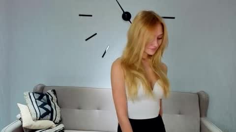 Monica online show from 11/07/25, 06:19