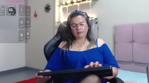 Snapshot of solveganaciente chatting on 11/14/25, 04:11 solveganaciente online show from 11/14/25, 04:11