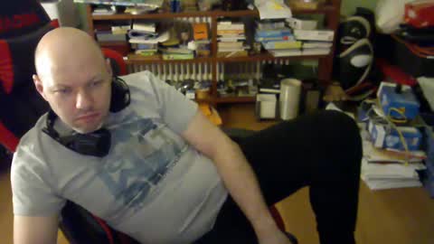 Tom online show from 03/09/25, 01:04