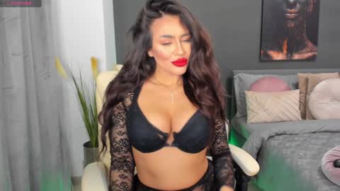Snapshot of sonia__rey chatting on 02/02/25, 01:02 Sonia Rey online show from 02/02/25, 01:02