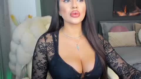 Snapshot of sonia__rey chatting on 02/27/25, 04:20 Sonia Rey online show from 02/27/25, 04:20