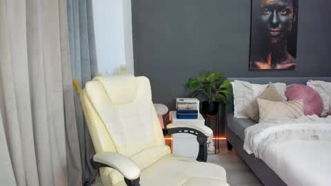 Sonia  Rey online show from 10/27/25, 01:59