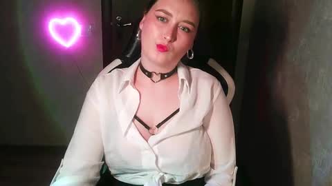 Snapshot of sonibear chatting on 09/18/25, 10:45 OksiFels online show from 09/18/25, 10:45