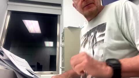 Snapshot of sonnydonut chatting on 03/06/25, 11:14 Max Banana online show from 03/06/25, 11:14