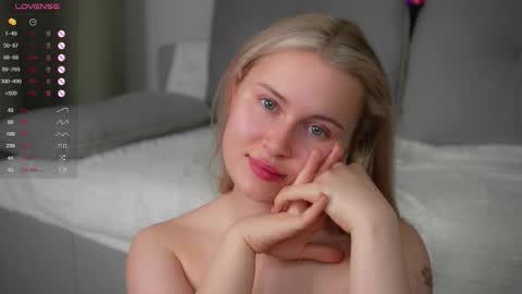 Snapshot of sonyaericsson chatting on 09/18/25, 09:17 Eva 3 online show from 09/18/25, 09:17