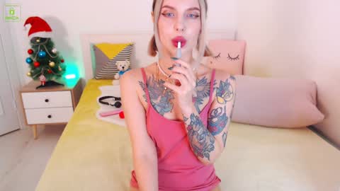 Snapshot of sonyalime chatting on 12/14/24, 06:56 Sonya Lime online show from 12/14/24, 06:56