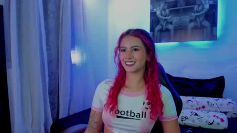 Snapshot of sophi_01 chatting on 12/14/24, 05:40 sophie online show from 12/14/24, 05:40