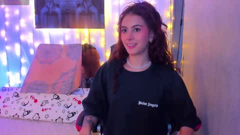 Snapshot of sophi_01 chatting on 03/05/25, 05:50 sophie online show from 03/05/25, 05:50