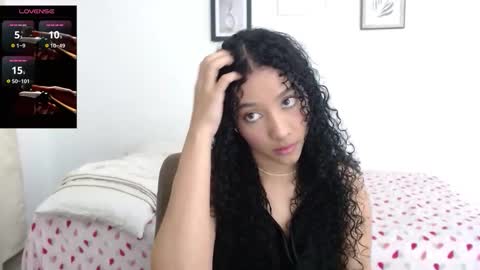 Snapshot of sophi_baby chatting on 09/18/25, 07:10 Sophi baby online show from 09/18/25, 07:10