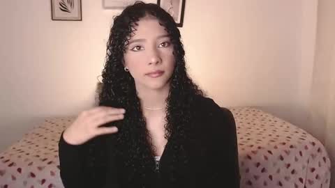 Snapshot of sophi_baby chatting on 10/10/25, 02:32 Sophi baby online show from 10/10/25, 02:32