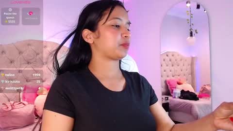 Snapshot of sophi_gray chatting on 12/19/24, 01:39 Shophi online show from 12/19/24, 01:39