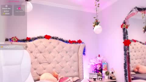 Snapshot of sophi_gray chatting on 12/27/24, 02:04 Shophi online show from 12/27/24, 02:04