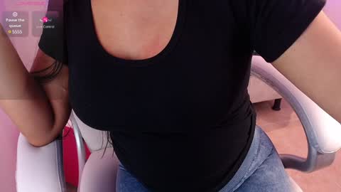 Snapshot of sophi_gray chatting on 01/11/25, 07:27 Shophi online show from 01/11/25, 07:27