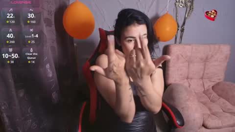 Sophi Tay online show from 10/18/25, 01:19