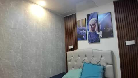 Sophi Thaylorr online show from 10/10/25, 12:48