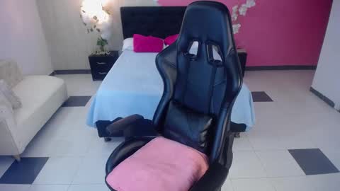Snapshot of sophia_brunette21 chatting on 09/18/25, 11:45 sophia_brunette21 online show from 09/18/25, 11:45