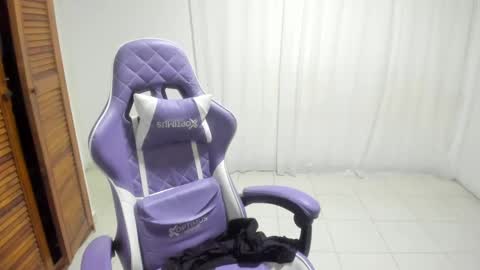 Sara Sophia online show from 11/17/25, 02:17