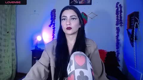 Snapshot of sophia_dk chatting on 12/17/24, 01:18 sophia hottie online show from 12/17/24, 01:18