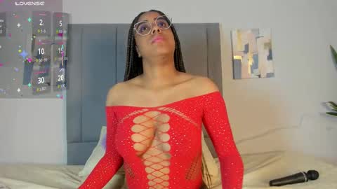 Snapshot of sophia_ebony___ chatting on 11/15/25, 01:07 sophia_ebony___ online show from 11/15/25, 01:07