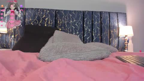 Sofia  online show from 10/28/25, 01:47