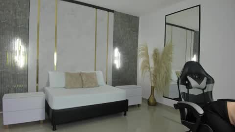 S O P H I A online show from 09/11/25, 12:16