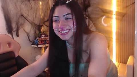 Snapshot of sophia_tf chatting on 10/16/25, 01:56 Sophia online show from 10/16/25, 01:56